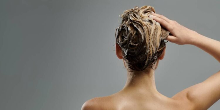 Nem mousse nem spray, a forma mais fácil de dar volume ao seu cabelo é essa