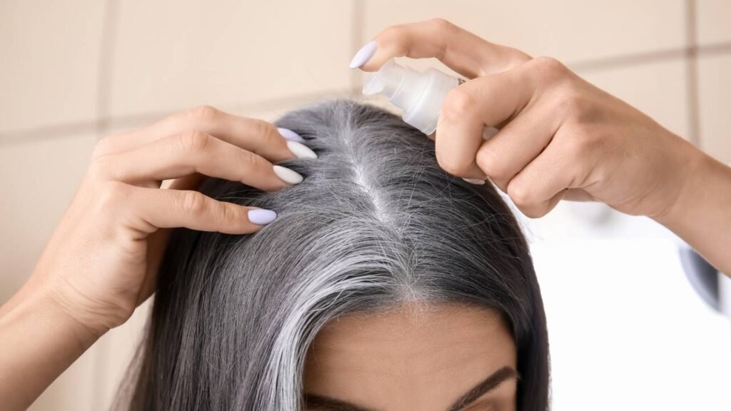 Como escurecer os cabelos brancos de forma natural com 4 ingredientes simples