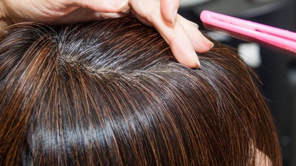 Diga adeus aos cabelos brancos com esta planta que protege e devolve a cor os fios naturalmente