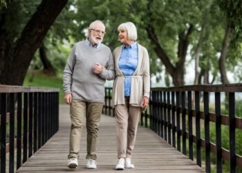 Estudo mostra que caminhar pode adiar sintomas do Alzheimer em até 7 anos