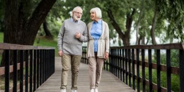 Estudo mostra que caminhar pode adiar sintomas do Alzheimer em até 7 anos