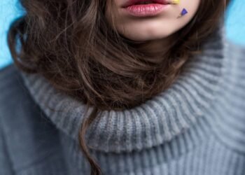 Adeus aos moletons oversized, a moda agora é looks mais sofisticados e elegantes