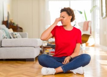 Erros comuns na limpeza que deixam a casa com cheiro ruim mesmo após faxina