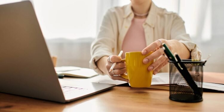 Os chás mais eficazes para turbinar foco e memória durante o trabalho