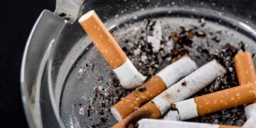 Estudo revela que fumar dois cigarros por dia já aumenta risco cardíaco em 50%