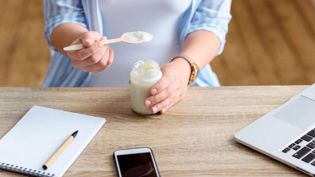 O alimento que realmente elimina o bafo de alho segundo a ciência