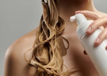 3 benefícios de colocar vinagre no condicionador que você precisa conhecer