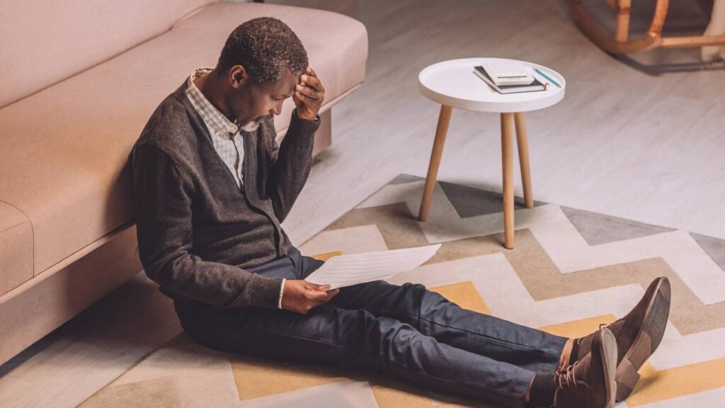 Ela pagou a conta de luz atrasada por um dia e teve o nome negativado