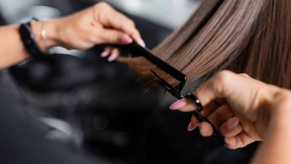 Cortar o cabelo nesse intervalo de tempo é o mais recomendado para manter os fios fortes