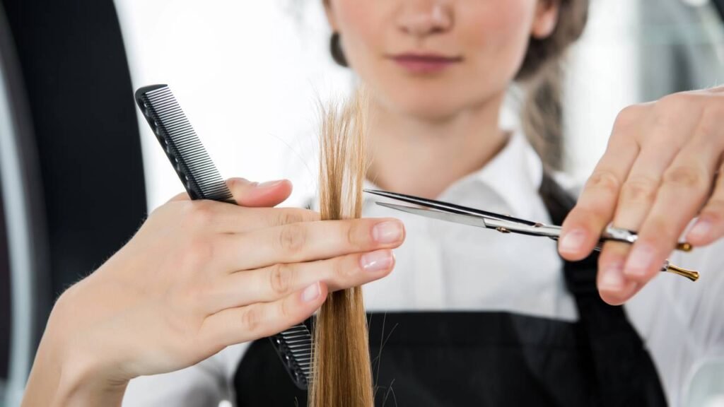 Cortar o cabelo nesse intervalo de tempo é o mais recomendado para manter os fios fortes