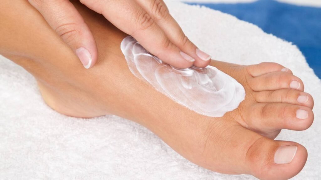 Meus pés pareciam lixa até testar essa receita caseira com 3 ingredientes