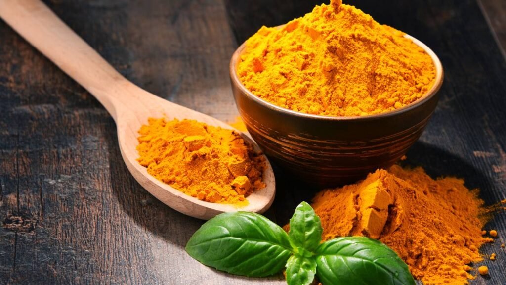 Como plantar cúrcuma dentro de casa e colher raízes fortes e aromáticas