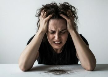 O maior vilão da queda de cabelo pode estar na sua rotina emocional