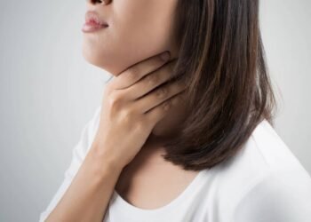 Os alimentos que pioram a dor de garganta e atrasam a recuperação