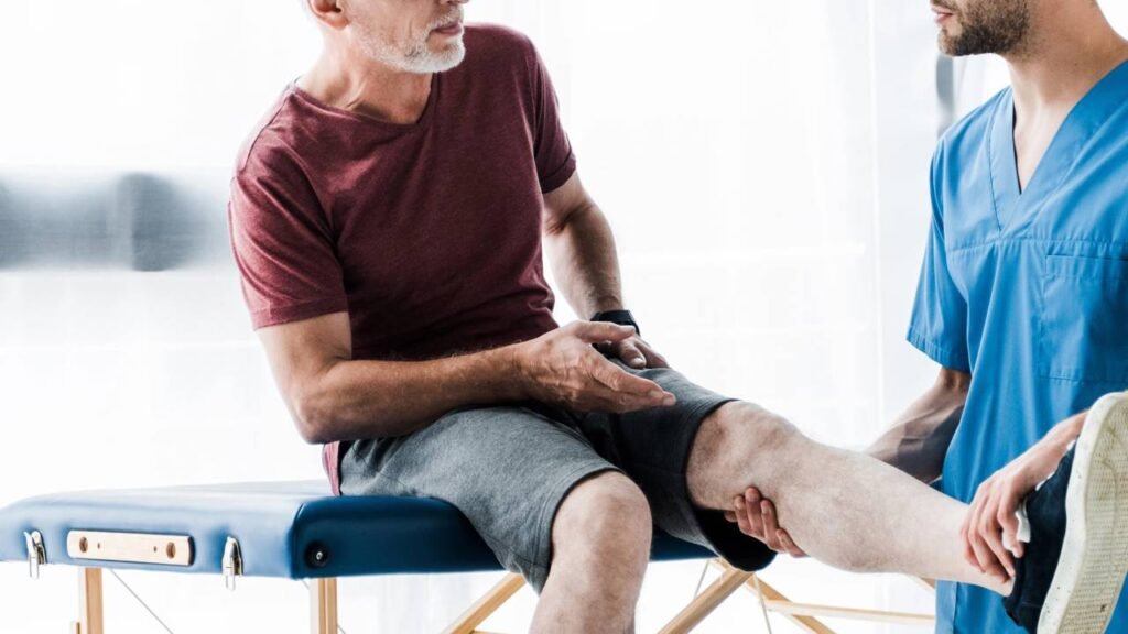 Dor nas pernas ao caminhar pode ser sinal de problema sério no coração