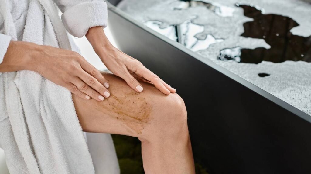 Como recuperar o brilho natural das pernas com três passos simples