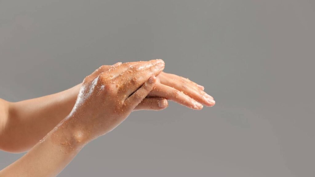 Como proteger as mãos no verão para evitar manchas e ressecamento