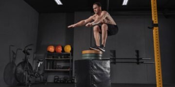 Os 5 melhores saltos para fortalecer ossos e prevenir a osteoporose