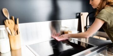 Essa receita simples cria uma barreira que impede o fogão de sujar tão rápido