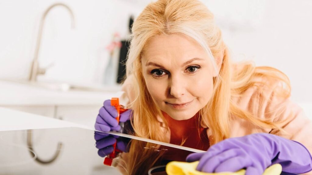 Essa receita simples cria uma barreira que impede o fogão de sujar tão rápido