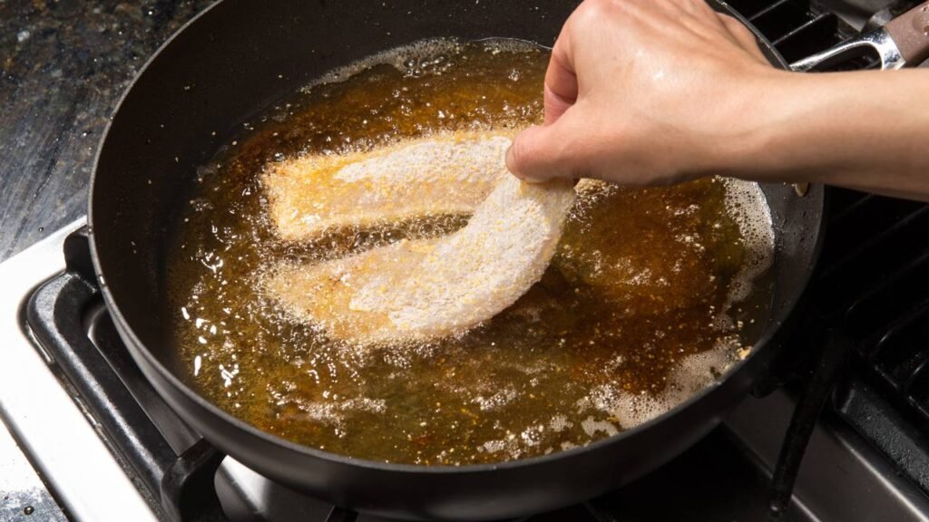 Cheiro de fritura na casa? Técnica com limão e vinagre elimina em minutos