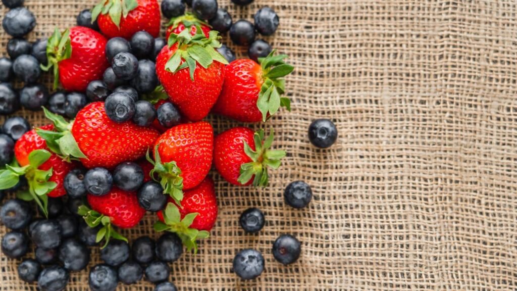 Frutas antioxidantes que retardam o envelhecimento e você pode plantar em casa