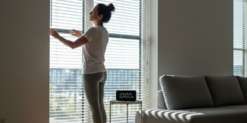 Especialistas recomendam, abaixe as persianas e feche as cortinas em casa entre 10 às 16h