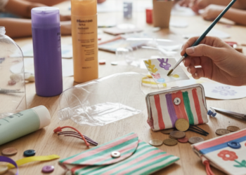 De lixo a acessório, transforme embalagens plásticas em carteiras estilosas