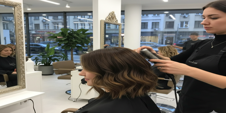 Cortes em camadas são uma das principais sugestões de especialistas quando se trata de valorizar cabelos finos