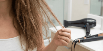 A rotina de hidratação que vai salvar seu cabelo do ressecamento do calor