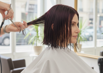 O corte ideal para cabelos finos que rejuvenesce e valoriza mulheres acima de 45 anos