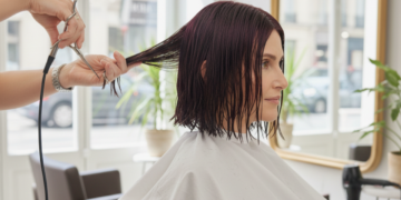 O corte ideal para cabelos finos que rejuvenesce e valoriza mulheres acima de 45 anos