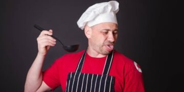 Por que sinto gosto amargo na boca? Saiba as causas