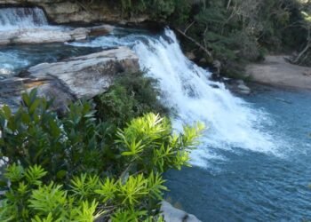 O lugar ideal para descansar gastando pouco em meio a poços, mirantes e rios cristalinos