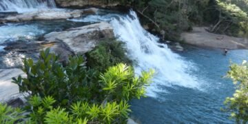 O lugar ideal para descansar gastando pouco em meio a poços, mirantes e rios cristalinos