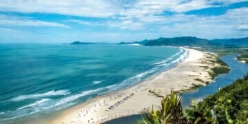 O destino mais silencioso do litoral mesmo com praias disputadas para passar o final do ano