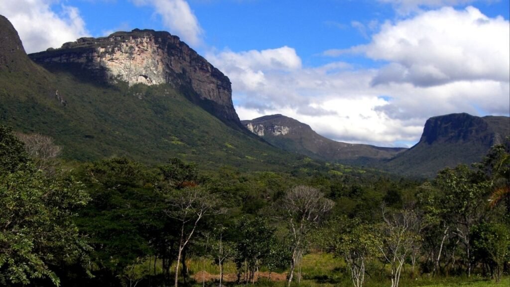 O vilarejo esquecido que virou refúgio de arte e transformação