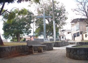 Essa cidade é tão pequena quanto um bairro e luta para manter seus serviços