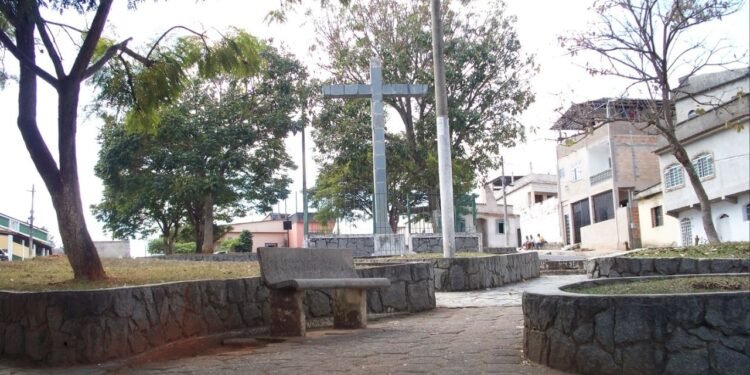 Essa cidade é tão pequena quanto um bairro e luta para manter seus serviços