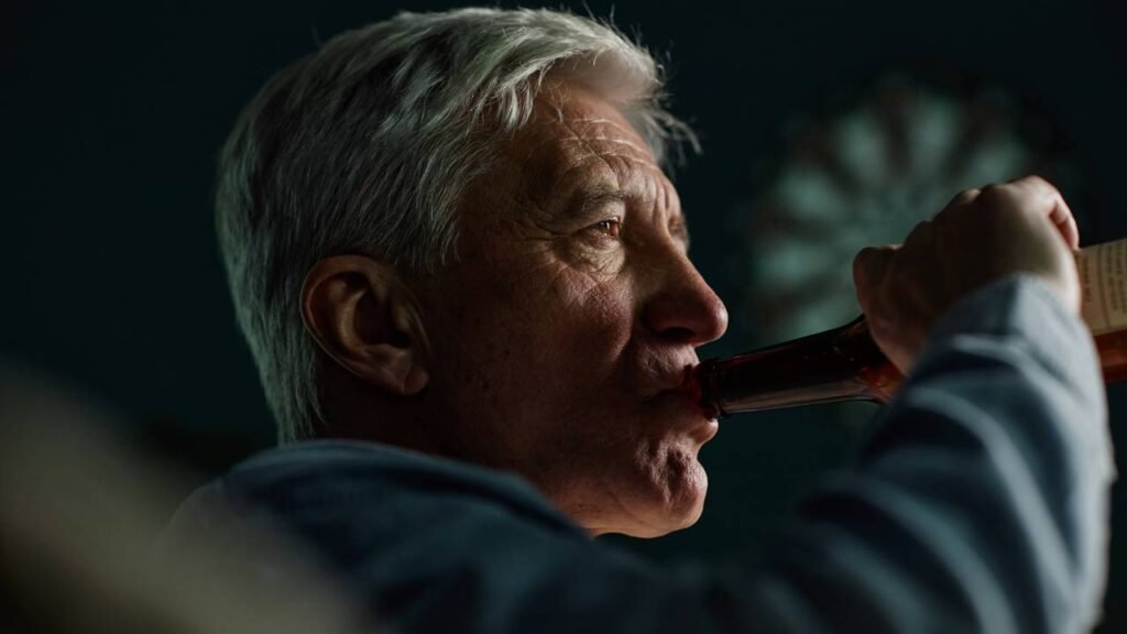 Neurologista alerta sobre o consumo de álcool em pessoas com mais de 65 anos