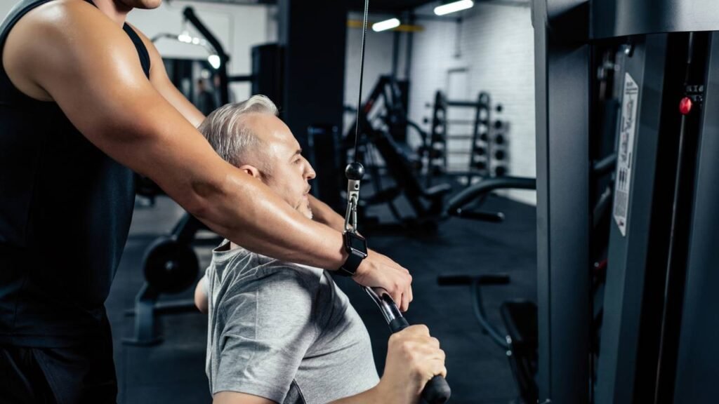 Os melhores exercícios para fortalecer os braços depois dos 50