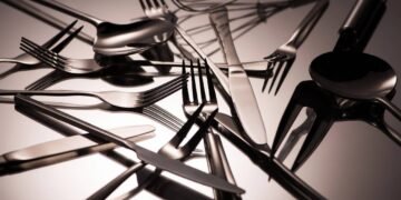 Talheres parecem velhos e encardidos? Com 3 ingredientes, eles voltam a brilhar