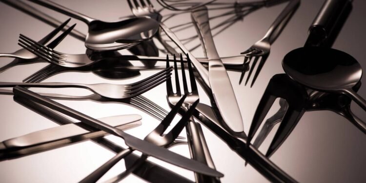 Talheres parecem velhos e encardidos? Com 3 ingredientes, eles voltam a brilhar