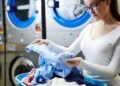 Como reduzir o consumo de água na lavanderia mantendo roupas impecáveis