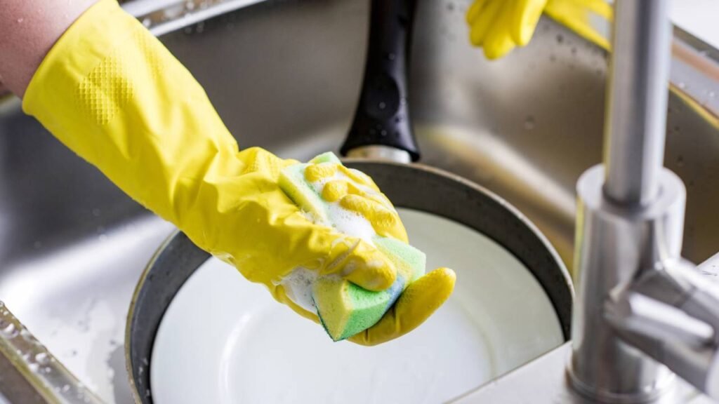 Colheres de pau acumulam bactérias e você provavelmente não limpa direito