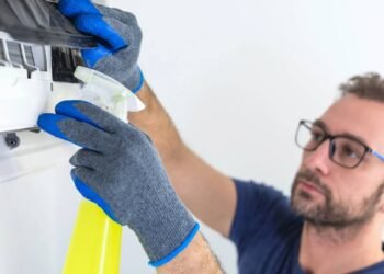 O erro ao limpar ar-condicionado que aumenta o consumo de energia