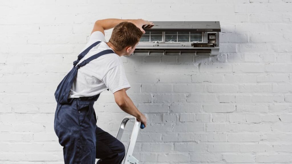 O erro ao limpar ar-condicionado que aumenta o consumo de energia