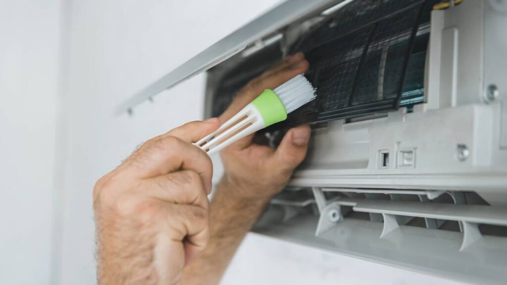 Usei água na parte errada do ar-condicionado e acabei com um prejuízo enorme