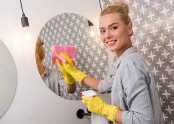 Como deixar vidros e espelhos impecáveis utilizando apenas 2 ingredientes