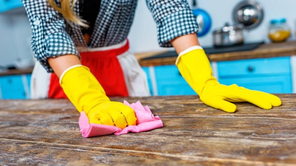 4 formas de usar óleo de coco que facilitam a limpeza da sua cozinha